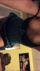 Femme en couple pour moment sexy sur le 18