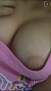 Femme en couple pour moment sexy sur le 64