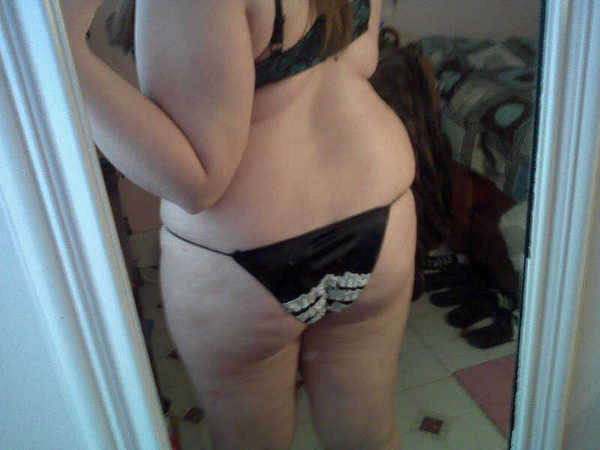 Belle coquine veut être enculée par d’autres coquins sur Marseille